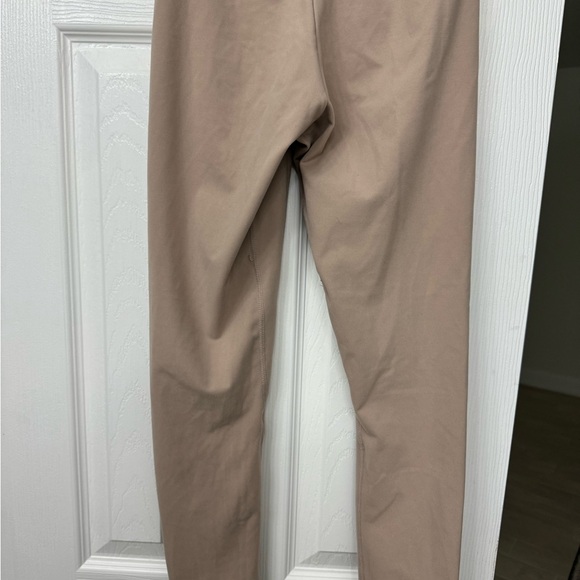 Light pink gym shark leggings - Picture 3 of 4